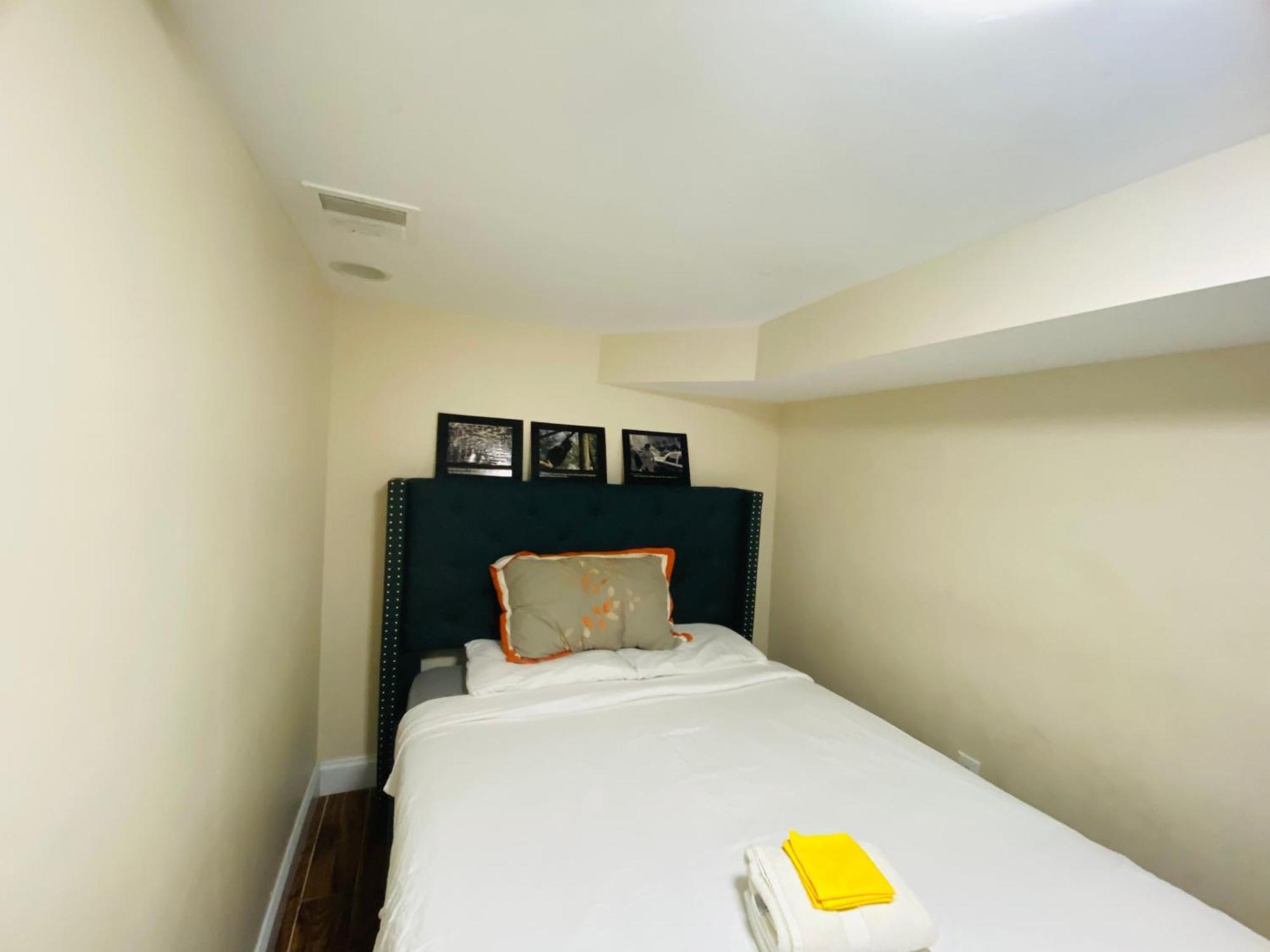 Newly Renovated Guest Rooms Near Transportation Philadelphia Room photo